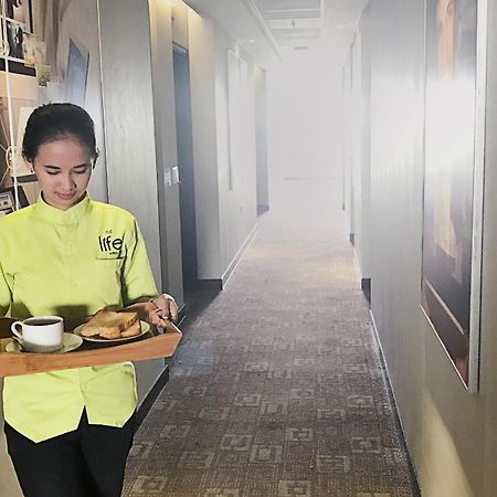 The Life Hotels City Center Surabaya Exterior foto