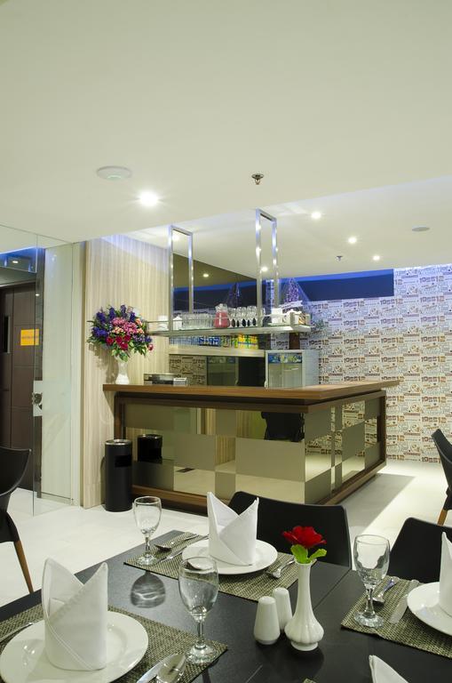 The Life Hotels City Center Surabaya Exterior foto