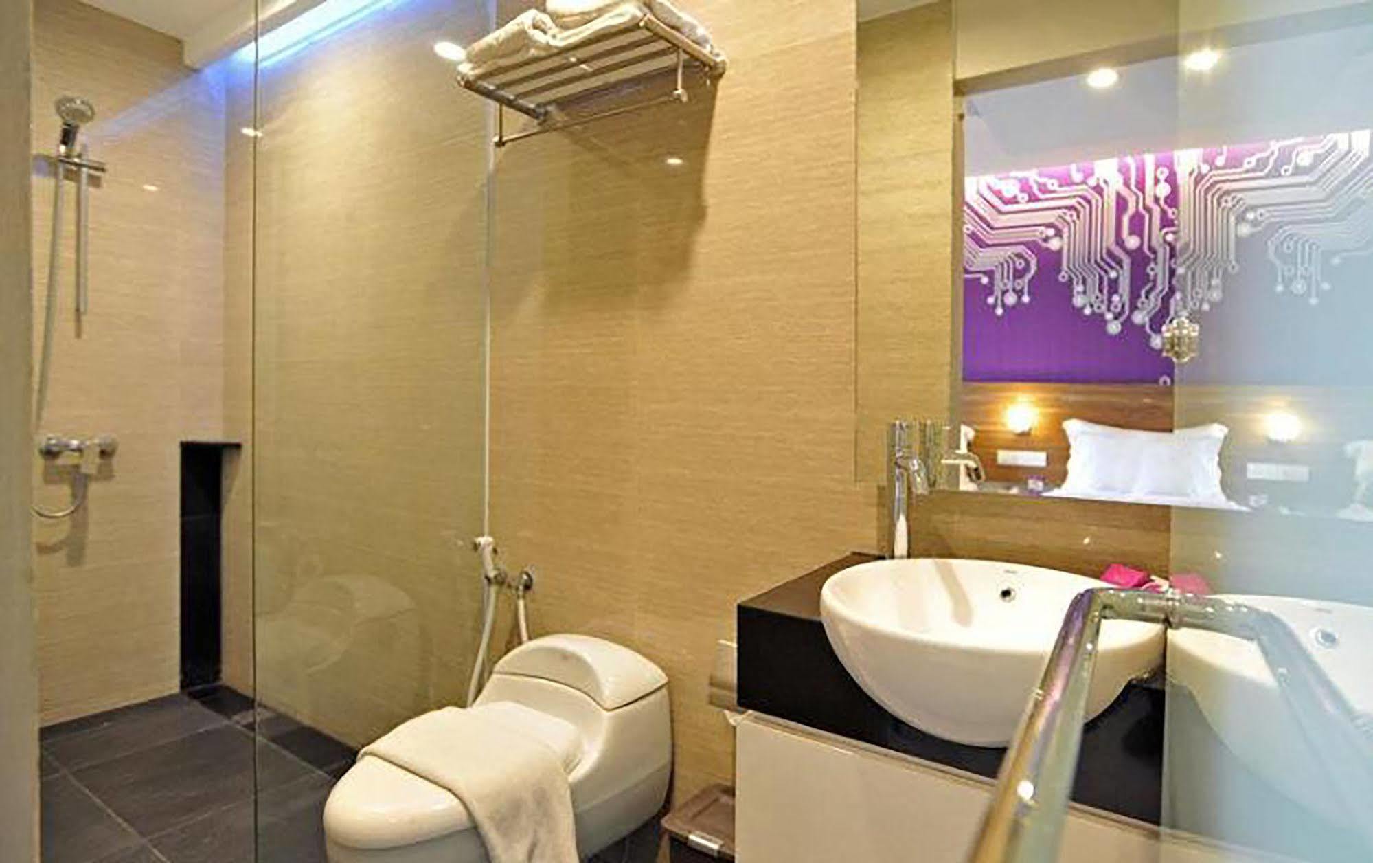 The Life Hotels City Center Surabaya Exterior foto
