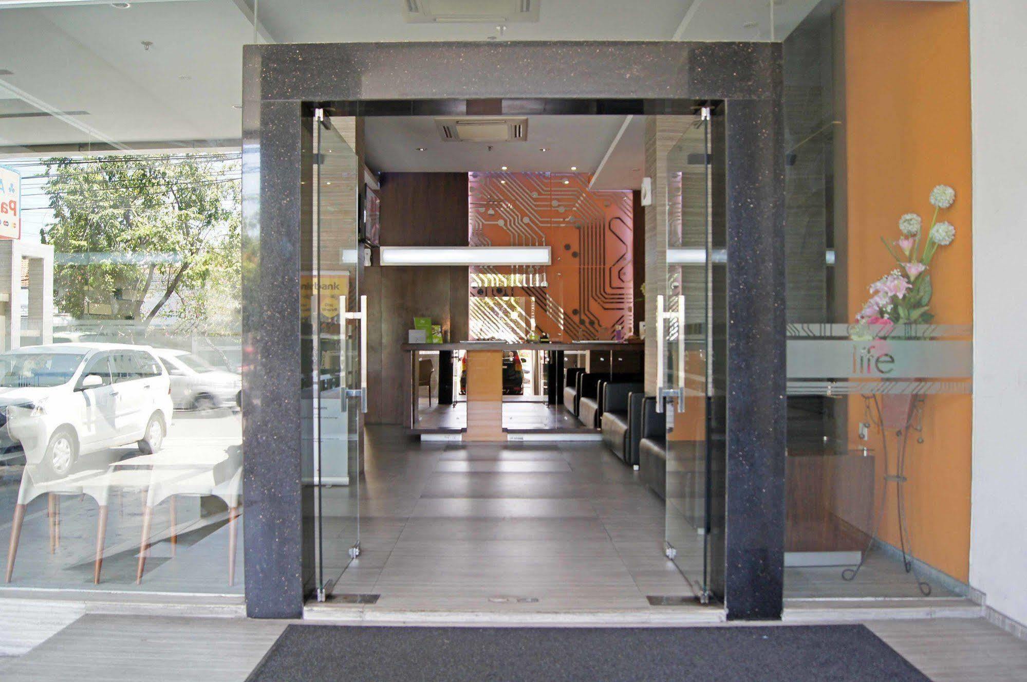 The Life Hotels City Center Surabaya Exterior foto
