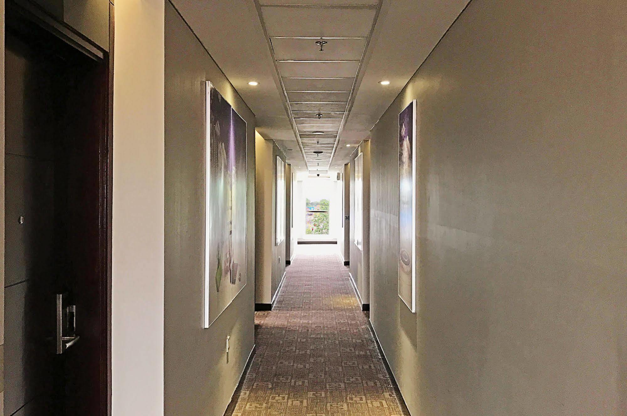 The Life Hotels City Center Surabaya Exterior foto