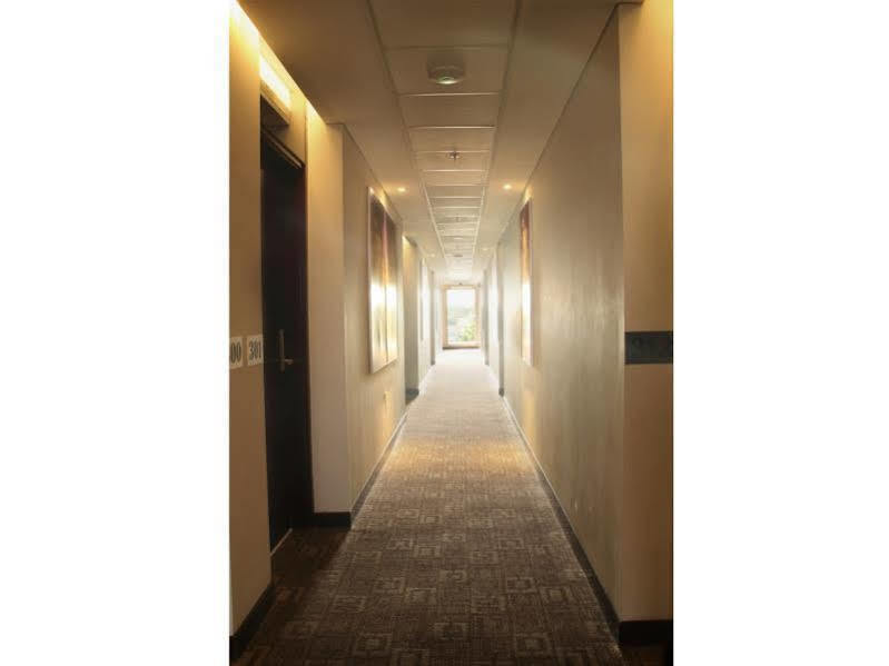 The Life Hotels City Center Surabaya Exterior foto